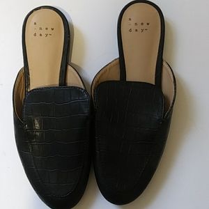 And a new day size 6 dress sandals.